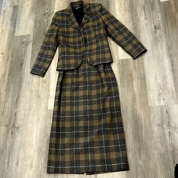 Harvé Benard skirt set, like new - Picture 1 of 9